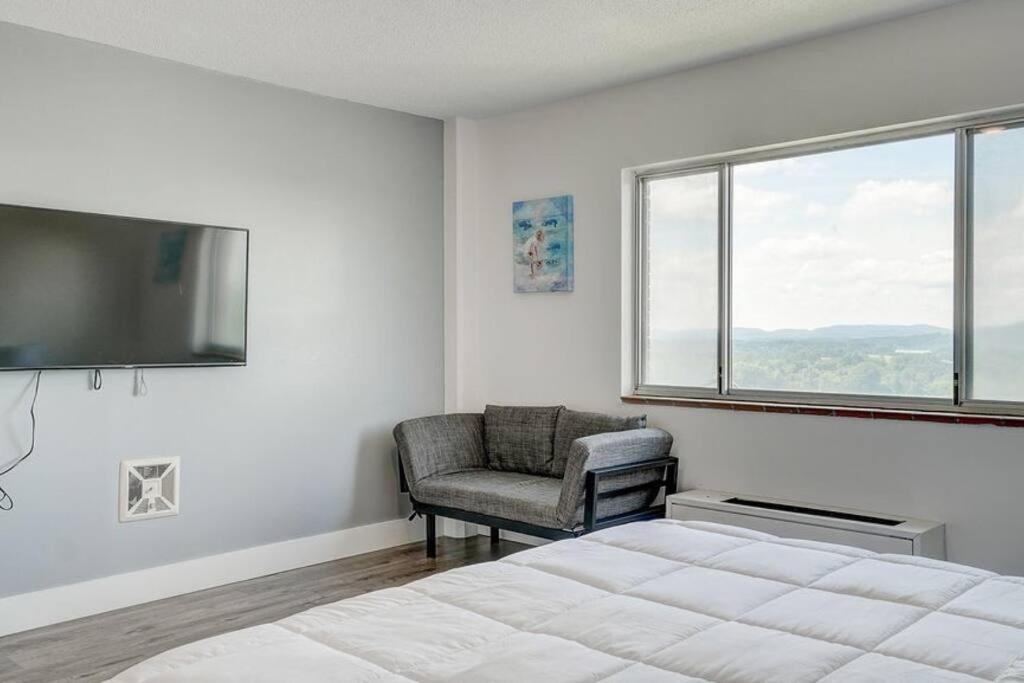 Newly Renovated 1 Bedroom Apartment Near Downtown 개즈던 외부 사진